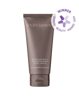 Exuviance produkten exfoliating & conditioning foot balm mot en vit bakrund, med en logga för ett pris i det högra hörnet.