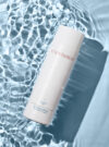 Exuviance produkten hydrasoothe refresh toner mot en ljusblå bakrund.