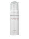 Exuviance produkten bioactive wash mot en vit bakrund.